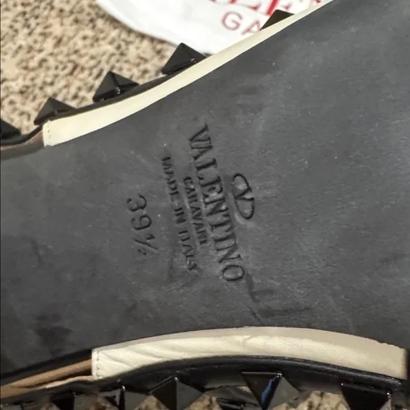 Valentino Black and Cream Rockstud Heels - Picture 5 of 10